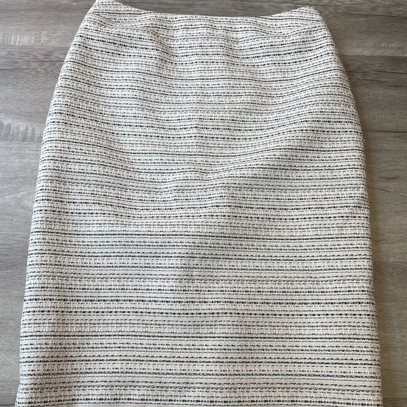 Size 2 pencil skirt with elastic waist - Picture 1 of 6